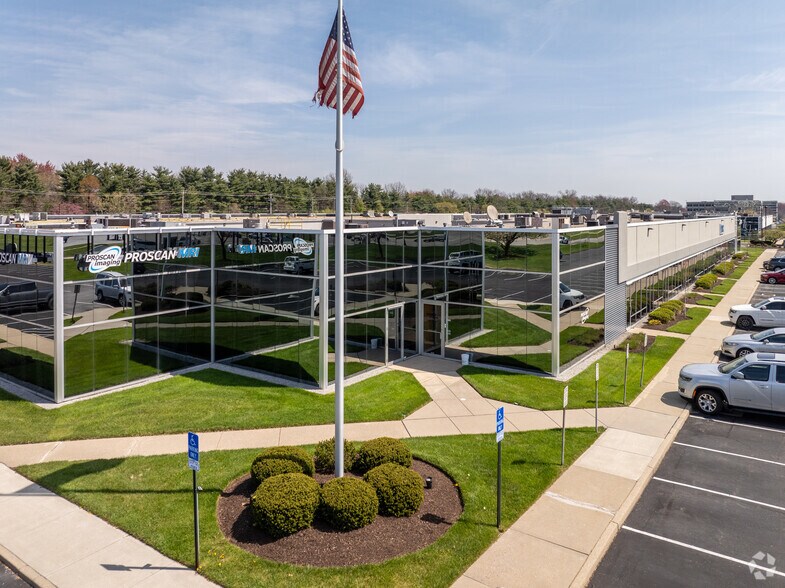 More Photos Of 4900 Parkway Dr, Mason Flex For Lease