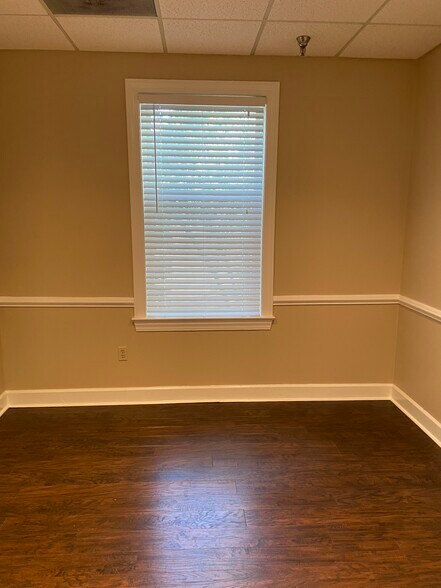 More Photos Of 1000 Main St, Hilton Head Office For Lease