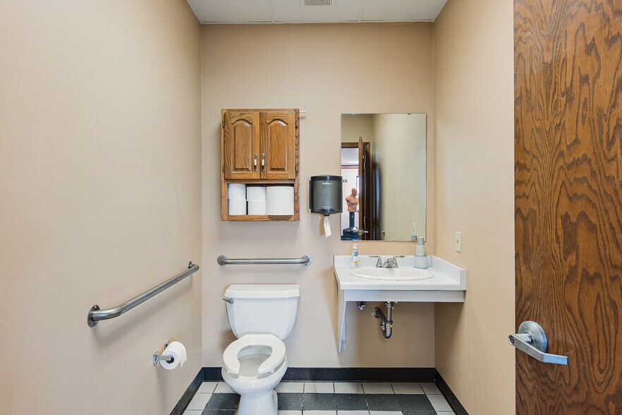 More Photos Of 2270 Salscheider Ct, Howard Warehouse For Sale