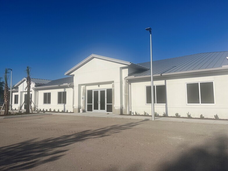 More Photos Of 11118 Corridor Pl, Bradenton Office For Sale