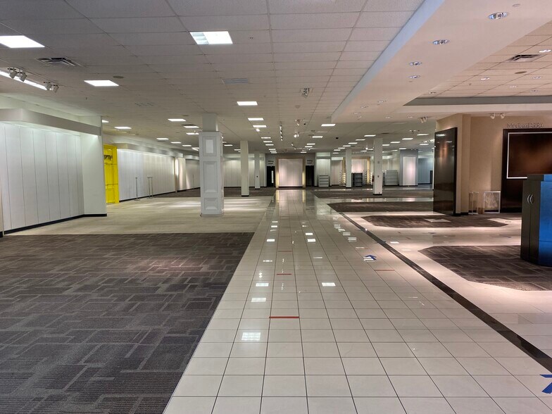 More Photos Of 23000 Town Center Ave, Spanish Fort General Retail For Lease