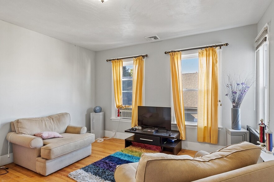 More Photos Of 36-38 Houghton St, Worcester Apartments For Sale