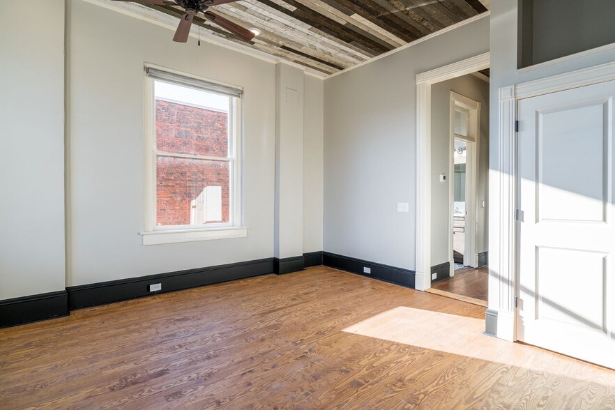 More Photos Of 201 Chatham St, Sanford Office Residential For Sale