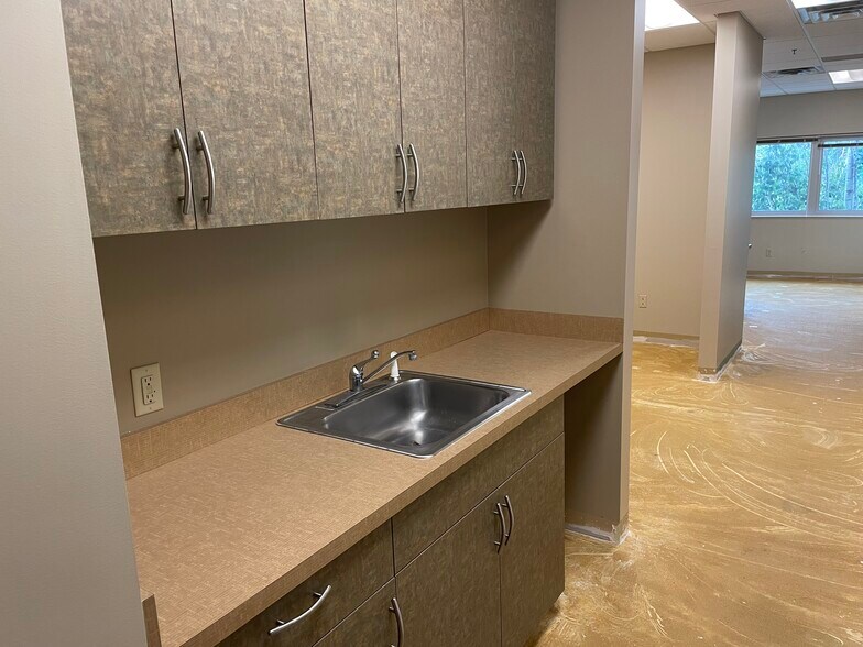 More Photos Of 1335 Corporate Center Curv, Saint Paul Medical For Lease