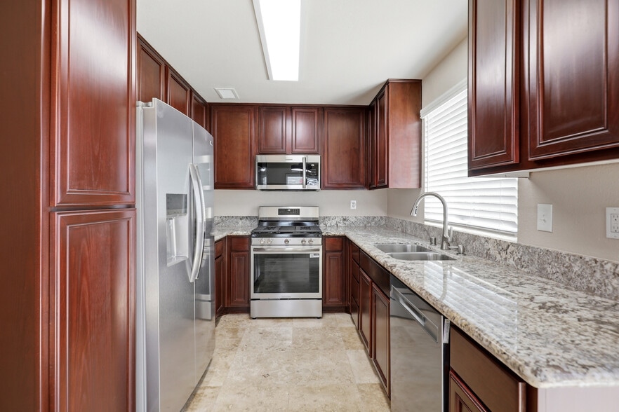 More Photos Of 445-523 Hart Dr, El Cajon Apartments For Sale