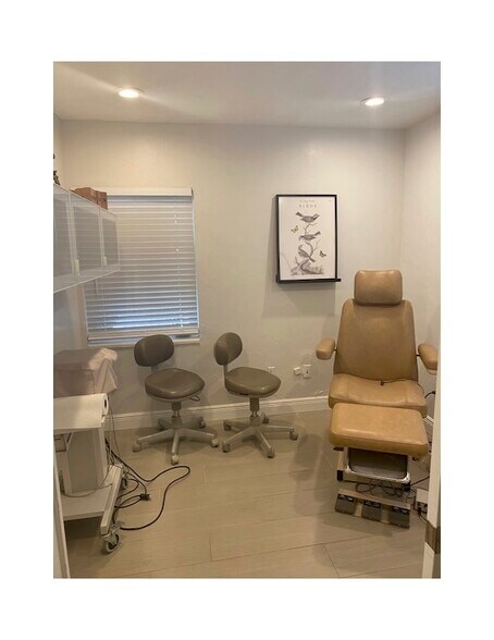 More Photos Of 4540 NW 7th St, Miami Medical For Lease