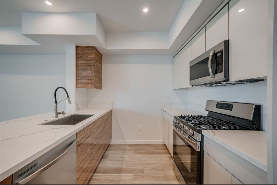 More Photos Of 7018 Alabama Ave, Canoga Park Apartments For Sale
