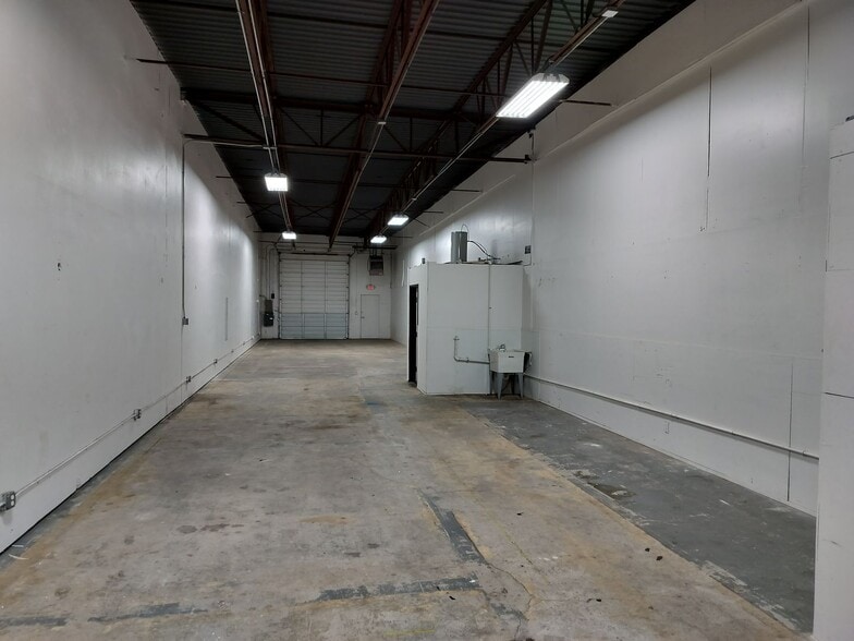 More Photos Of 7112 NW Melrose Ln, Oklahoma City Manufacturing For Lease