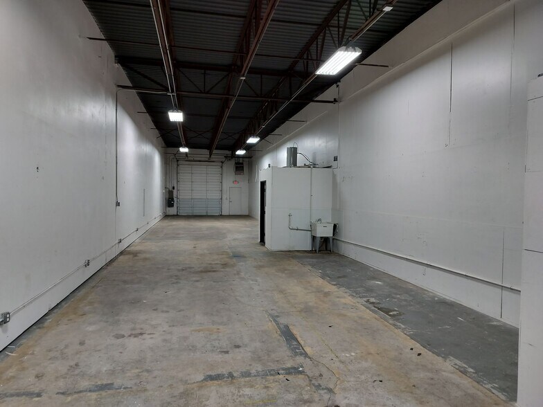 More Photos Of 7112 NW Melrose Ln, Oklahoma City Manufacturing For Lease