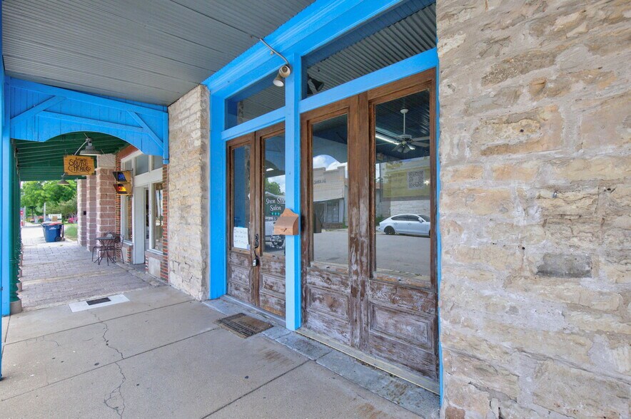 More Photos Of 308 S Main St, Burnet General Retail For Sale