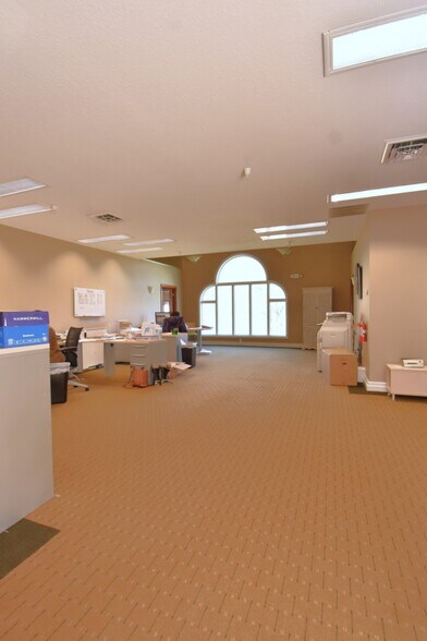 More Photos Of 972 Youngstown Kingsville Rd, Vienna Office For Sale