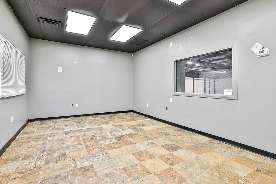More Photos Of 243 Senoia Rd, Peachtree City Unknown For Lease