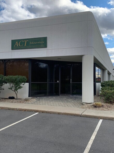 More Photos Of 365 Willard Ave, Newington Office For Sale