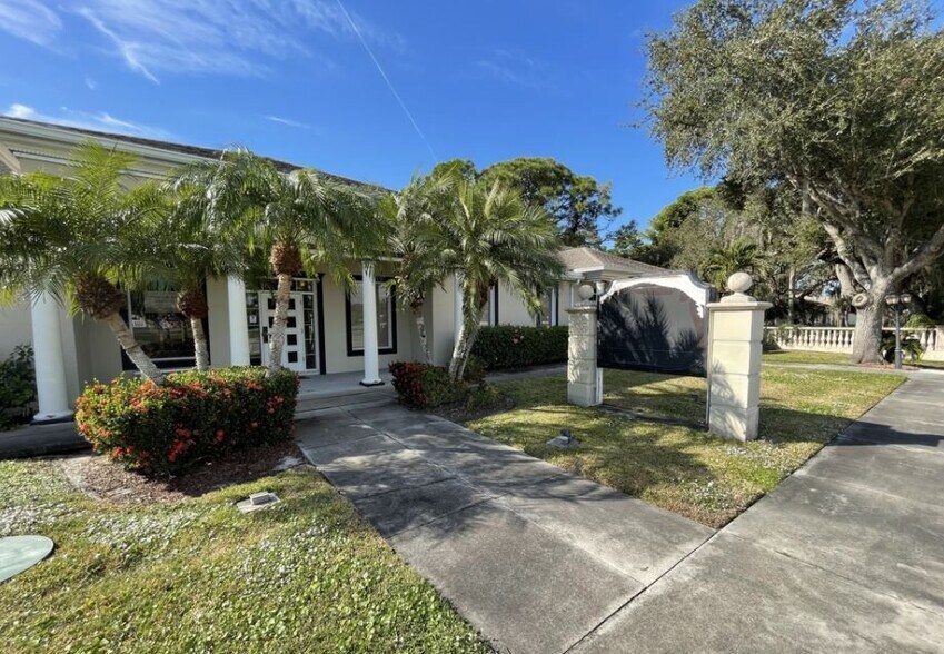 More Photos Of 8830 S Tamiami Trl, Sarasota Office For Lease