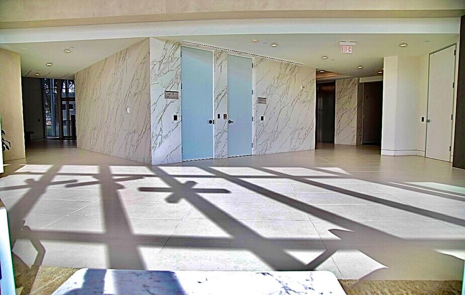 More Photos Of 396 W Greens Rd, Houston Office For Sale