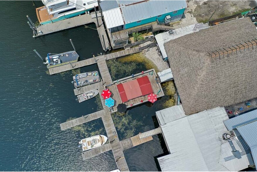 More Photos Of 69 Riverside Dr, Crawfordville Restaurant For Sale