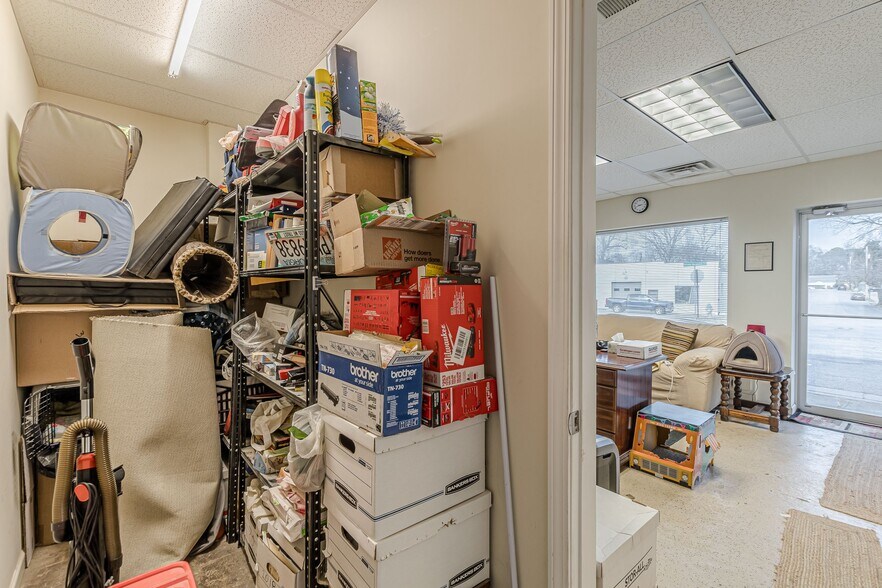 More Photos Of 614 King Arnold St, Hapeville Storefront Retail Office For Sale