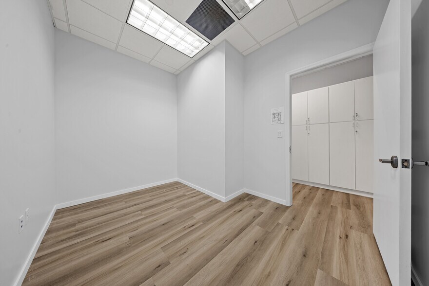 More Photos Of 882 S Kirkman Rd, Orlando Medical For Lease