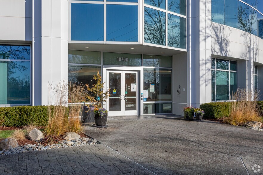 More Photos Of 18700 NE Union Hill Rd, Redmond Office For Lease
