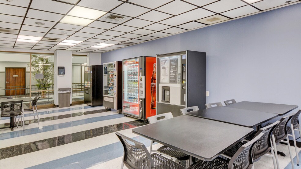 More Photos Of 4045 Spencer St, Las Vegas Office For Lease