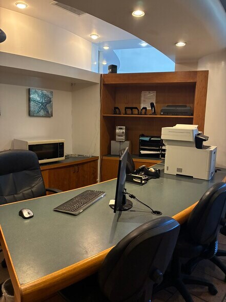 More Photos Of 1920 Ala Moana Blvd, Honolulu Hotel For Lease
