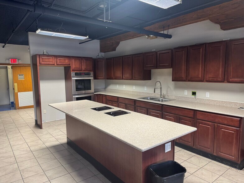 More Photos Of 712 Riverfront Dr, Sheboygan Office For Sale