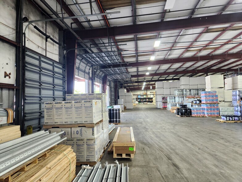 More Photos Of 13555 49th St N, Clearwater Warehouse For Lease