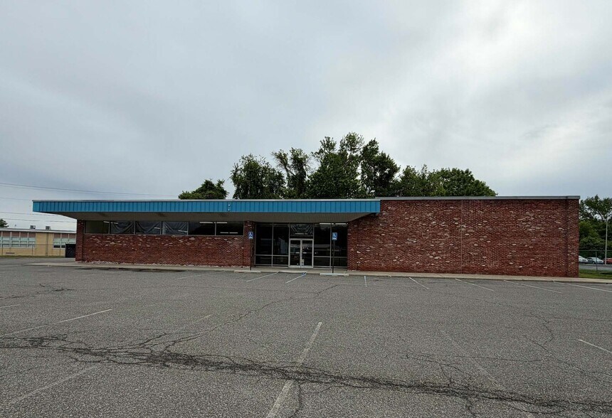 More Photos Of 162 S Broadway, Pennsville Freestanding For Lease