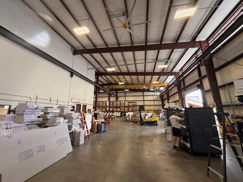 More Photos Of 6770 Bourgeois Rd, Houston Warehouse For Lease