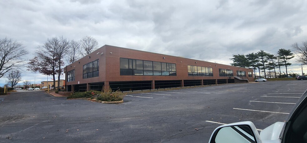 More Photos Of 1 Michael Ave, Farmingdale Office For Lease