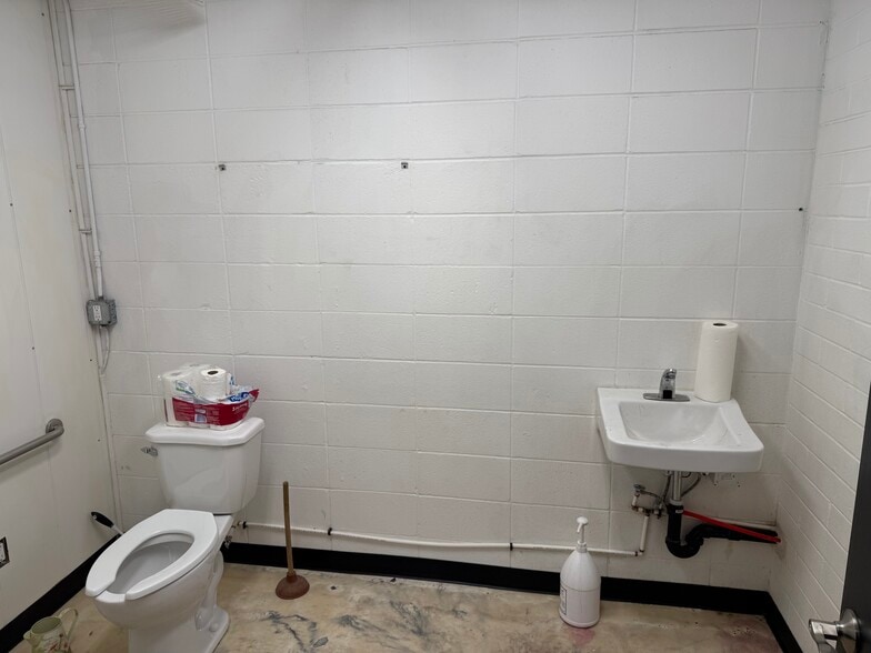 More Photos Of 59 East Lake Cres NE, Airdrie Industrial For Sale