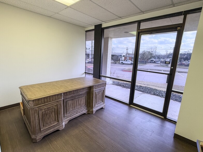 More Photos Of 1449 Forest Ln, Garland Office For Lease