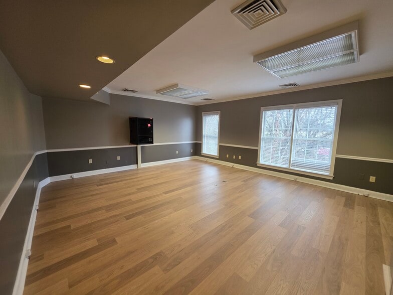 More Photos Of 109C Laurens Rd, Greenville Office Residential For Lease