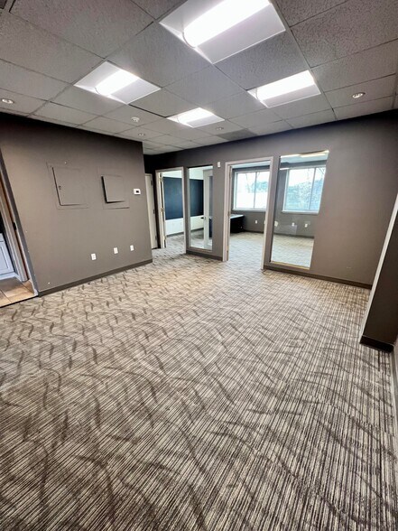 More Photos Of 4400 MacArthur Blvd NW, Washington Office For Sale