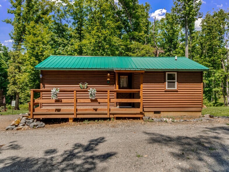 More Photos Of 127 Deer Hill Ln, Weaverville Specialty For Sale