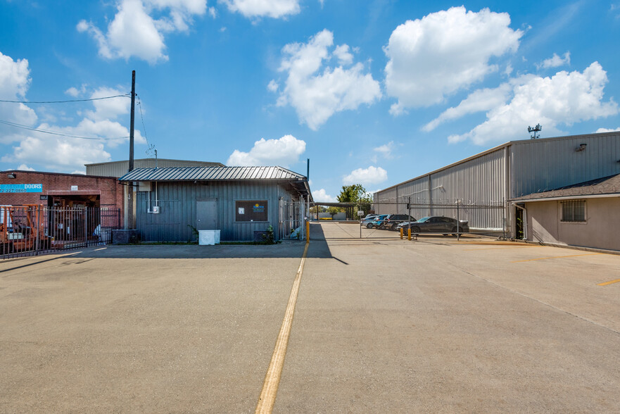 Primary Photo Of 10820 C F Hawn Fwy, Dallas Warehouse For Sale