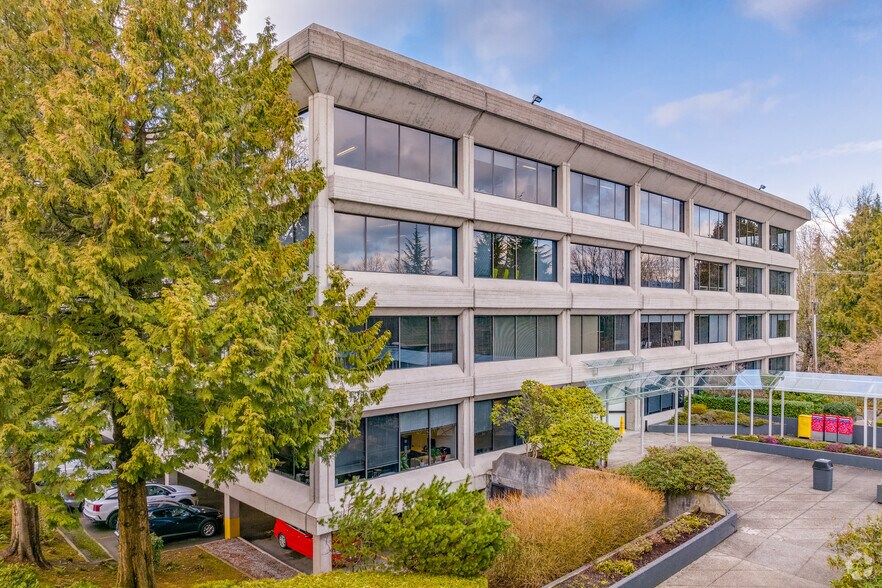 More Photos Of 6400 Roberts St, Burnaby Office For Lease