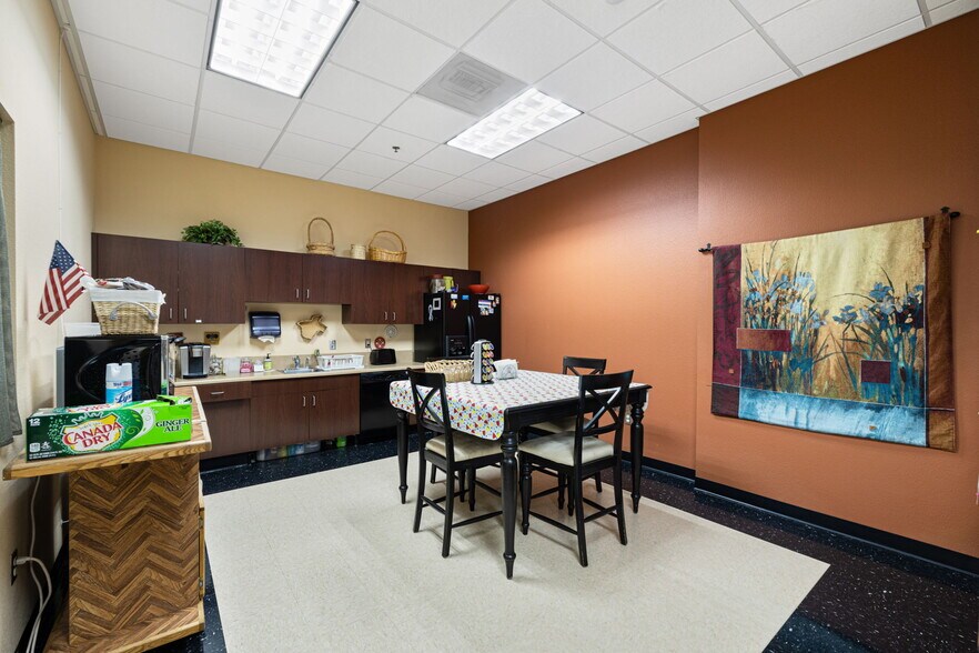 More Photos Of 550 S Paseo Dorotea, Palm Springs Medical For Sale