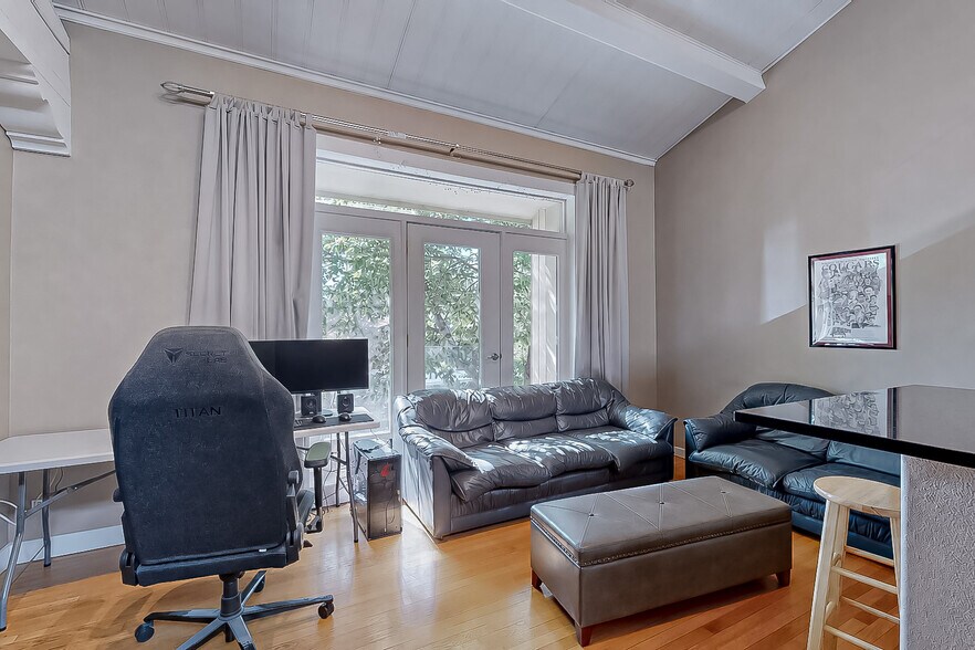 More Photos Of 139 N Grand Ave, Pullman Apartments For Sale