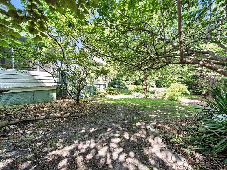 More Photos Of 221 N Main St, Clover Hospitality For Sale