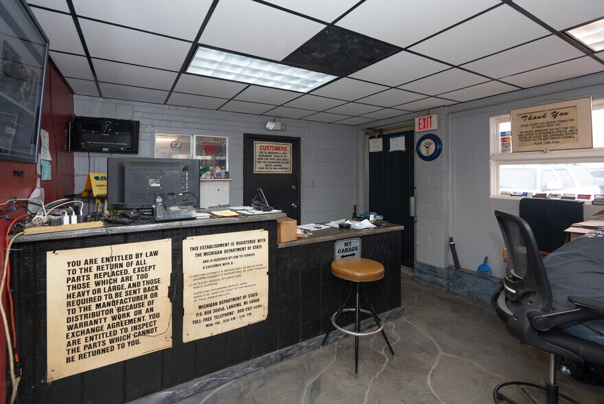 More Photos Of 16130 E Nine Mile Rd, Eastpointe Auto Repair For Sale