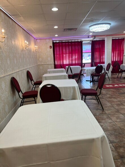 More Photos Of 2716 Hempstead Tpke, Levittown Restaurant For Sale