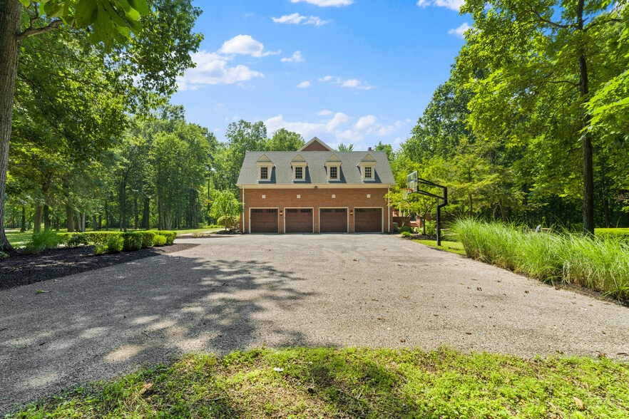 More Photos Of 5455 Plantation Rd, Sunbury Lodge Meeting Hall For Sale