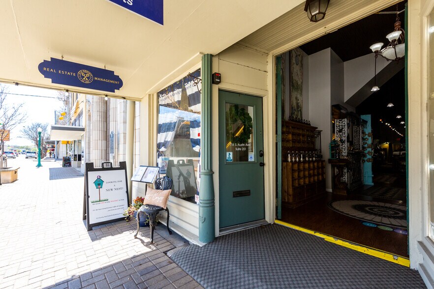 More Photos Of 714 S Austin Ave, Georgetown Storefront Retail Office For Lease
