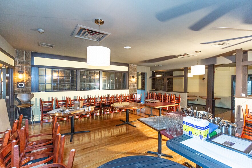More Photos Of 332 Farnum Pike, Smithfield Restaurant For Sale