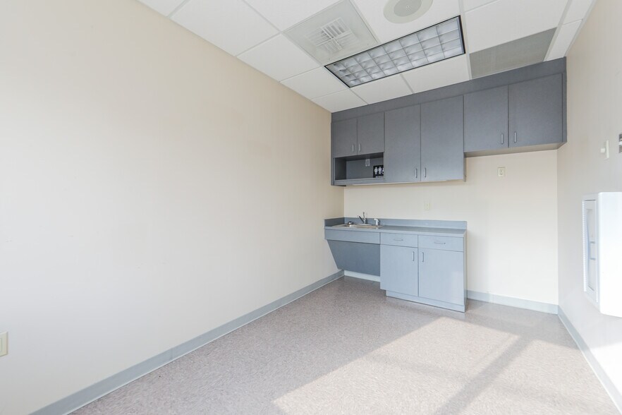 More Photos Of 1610 Main Ave, Clifton Bank For Sale