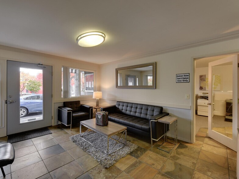 More Photos Of 3939 NE Hancock St, Portland Office For Sale
