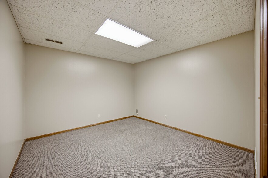 More Photos Of 110 SE Grant St, Ankeny Office For Sale