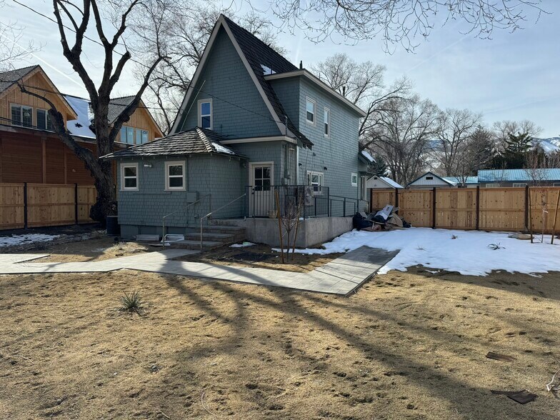 More Photos Of 405 N Roop St, Carson City Office For Lease