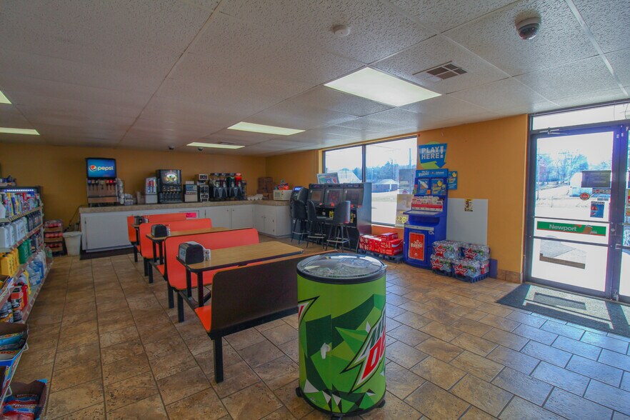 More Photos Of 7 W Kibler Hwy, Van Buren Service Station For Sale